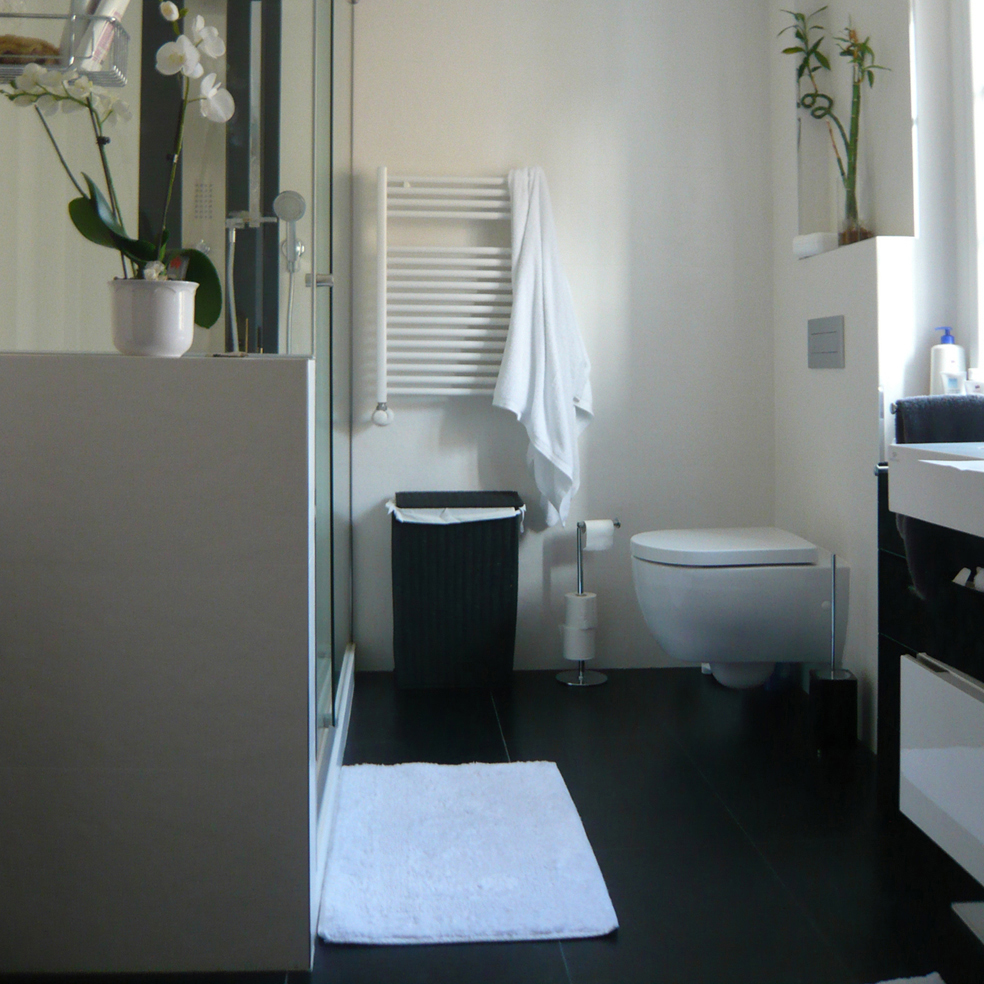 ideas para cuartos de baño en tonos blancos y negros